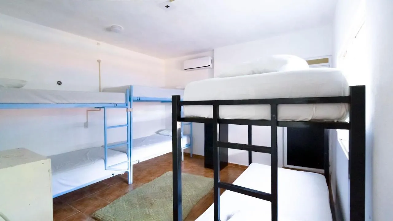 Weary Traveler Hostel Tulum 0*,